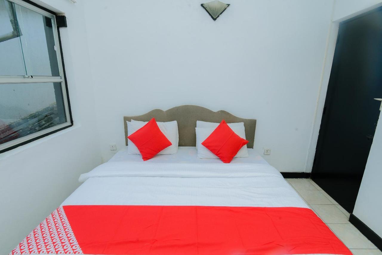 Oyo 479 Water Front Hotel Kandy Zewnętrze zdjęcie